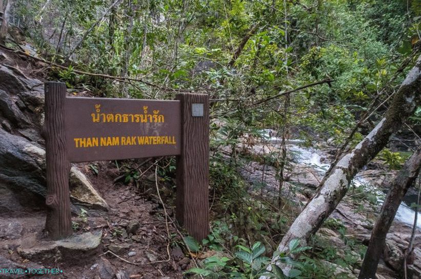 To je tam zgoraj na reki Tham Nam Rak Falls