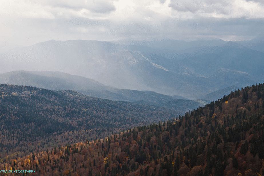 Pogled z planote Lagonaki na sosesko