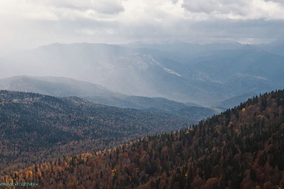 Pogled z planote Lagonaki na sosesko