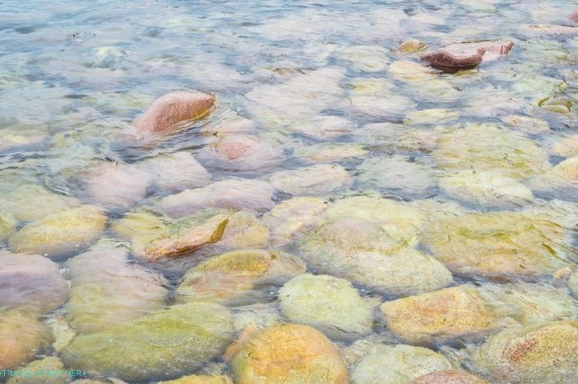 Plaža Ao Hin Ngam (Ao Hin Ngam) - obala zlomljene kosti