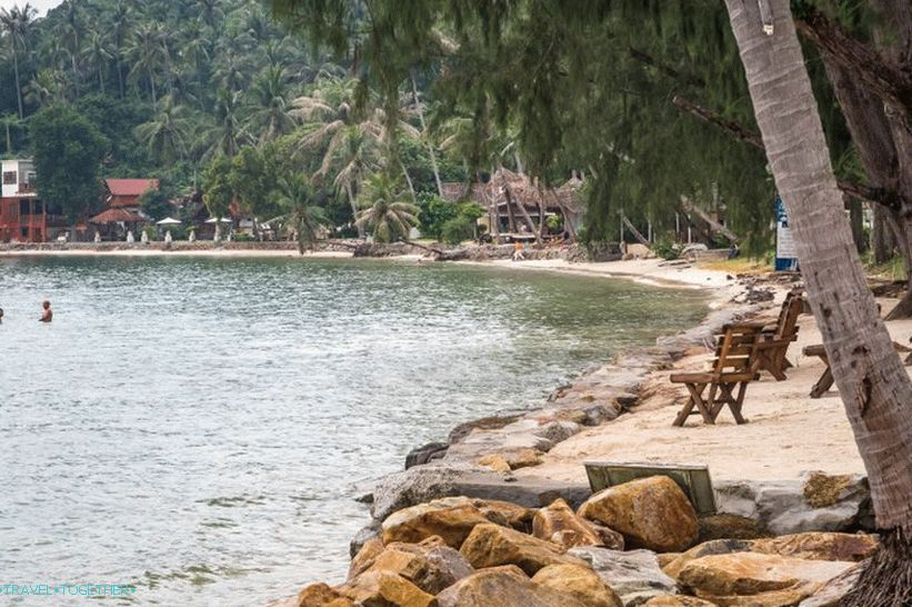 Za goste letovišča je opremljena prenosna plaža