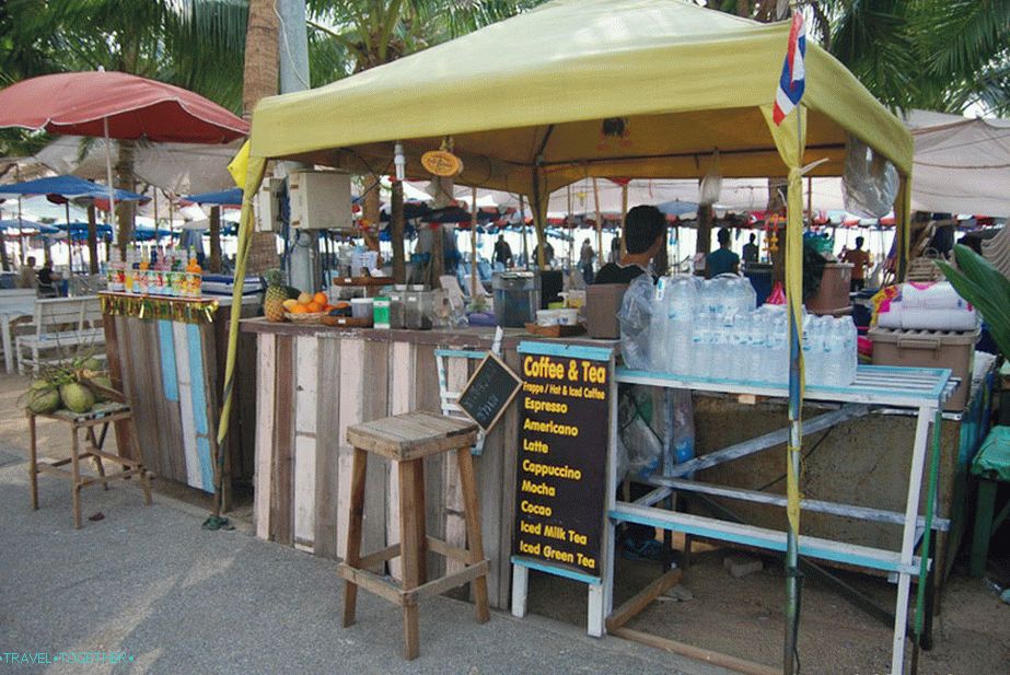 Sveža kava na plaži