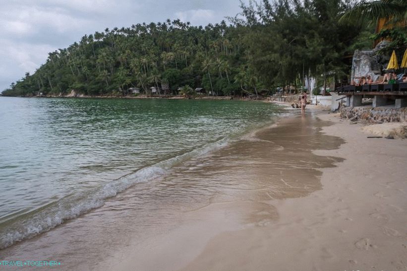 Desna polovica plaže je bila Salat