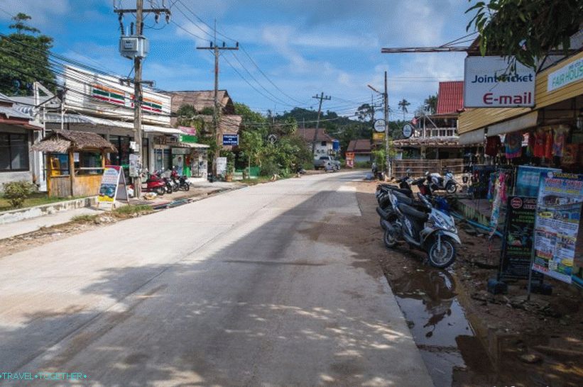 Lokalna infrastruktura, mini trg na tako majhni plaži je zelo kul