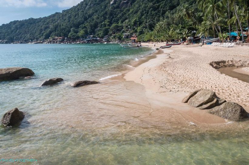 V tem delu plaže je reka, ki v sušnem obdobju presuši.