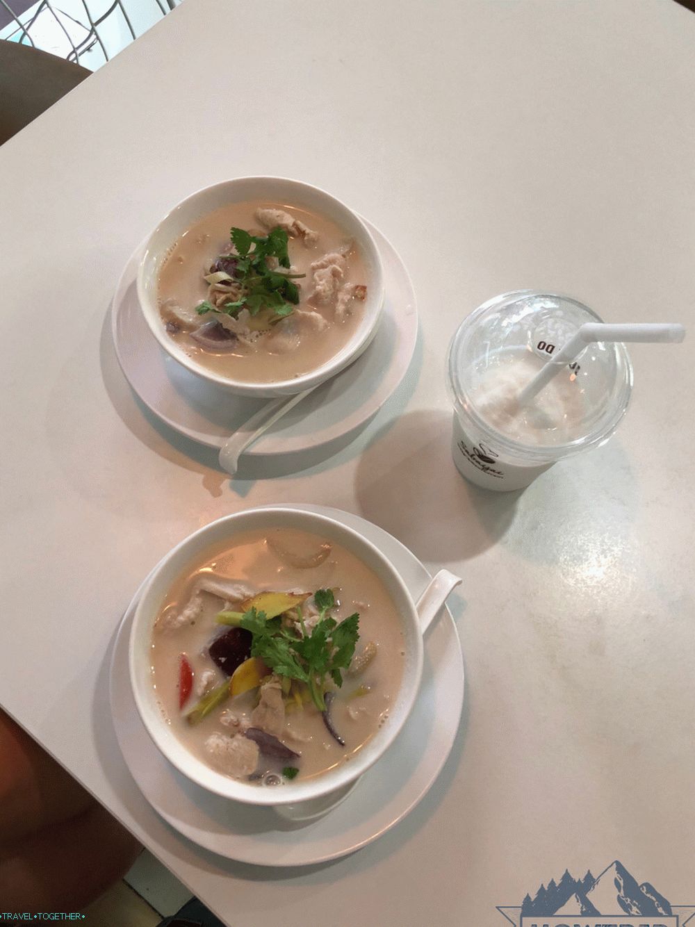 Tom-kha v Sabai Jai-Karonu