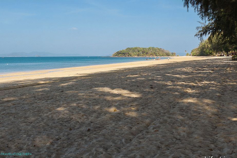 Plaža Klong Muang - miren kotiček za starejše občane v Krabiju