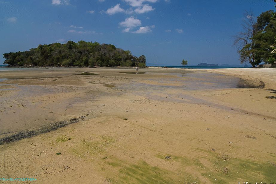Plaža Klong Muang - miren kotiček za starejše občane v Krabiju
