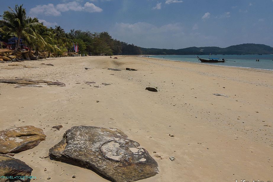 Plaža Klong Muang - miren kotiček za starejše občane v Krabiju