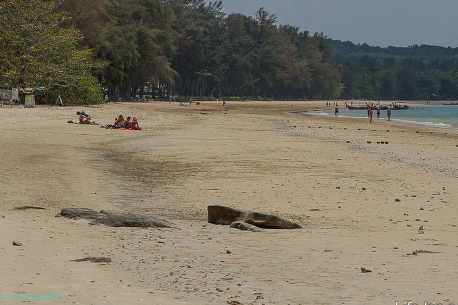Plaža Klong Muang - miren kotiček za starejše občane v Krabiju