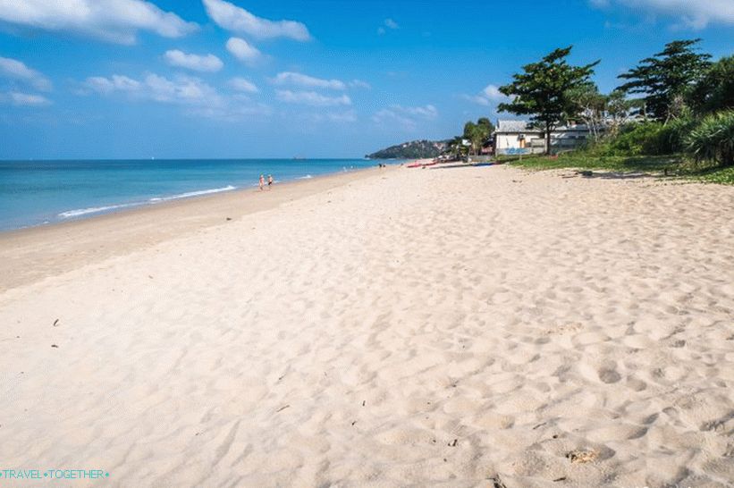 Leva stran plaže Klong Nin na Lanti