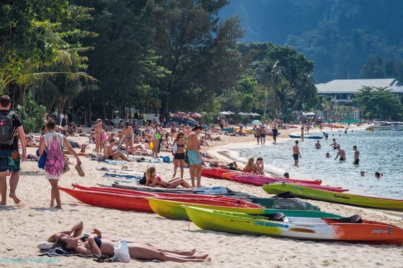 Plaža Lo Dalum na otoku Phi Phi Don je najdaljša, vendar ne najboljša