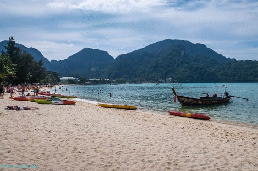 Plaža Lo Dalum na otoku Phi Phi Don je najdaljša, vendar ne najboljša