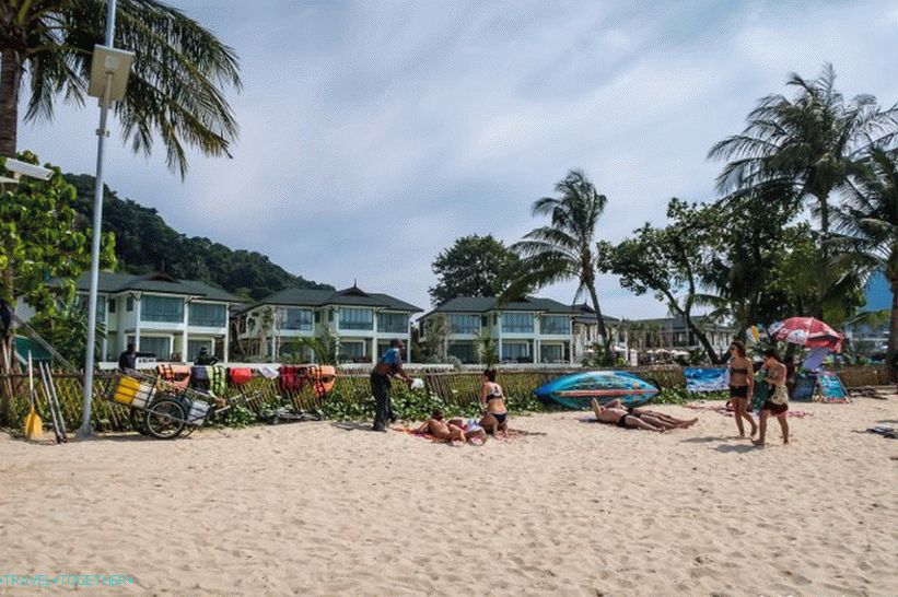 Plaža Lo Dalum na otoku Phi Phi Don je najdaljša, vendar ne najboljša
