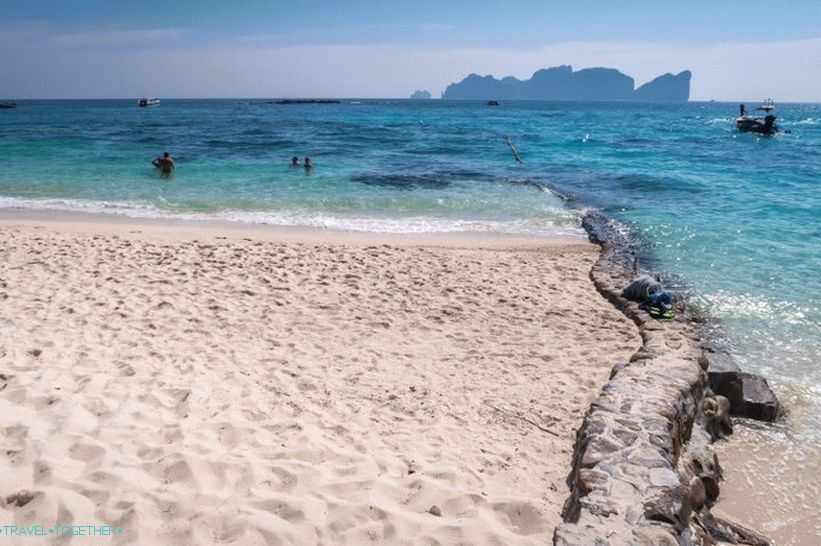 Velika plaža na Phi Phi Don - standardna turistična plaža