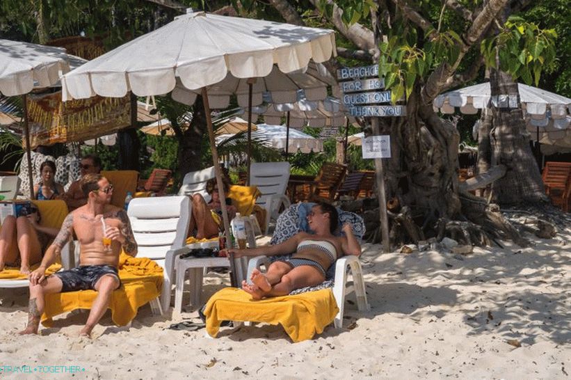 Velika plaža na Phi Phi Don - standardna turistična plaža