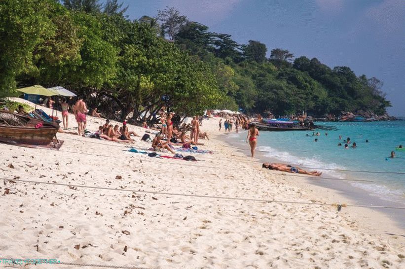Velika plaža na Phi Phi Don - standardna turistična plaža