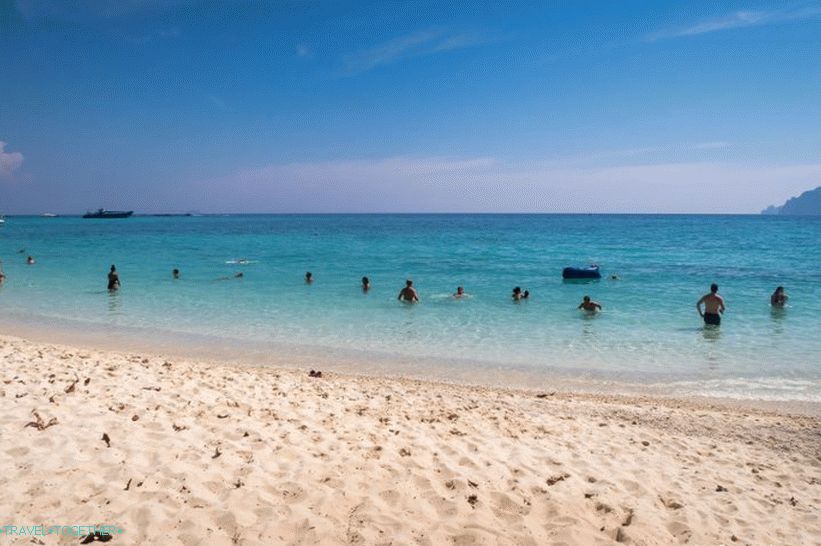 Velika plaža na Phi Phi Don - standardna turistična plaža