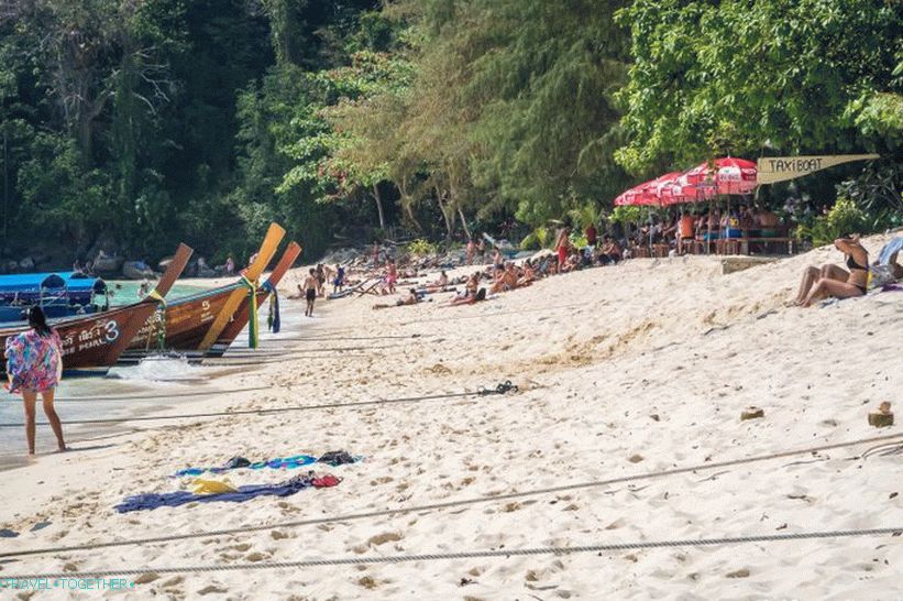 Velika plaža na Phi Phi Don - standardna turistična plaža