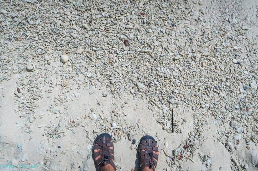 Velika plaža na Phi Phi Don - standardna turistična plaža