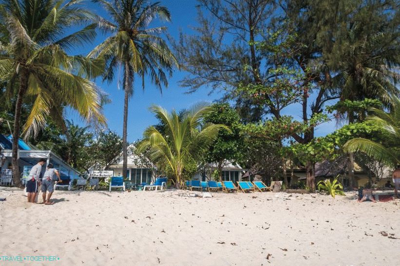Velika plaža na Phi Phi Don - standardna turistična plaža
