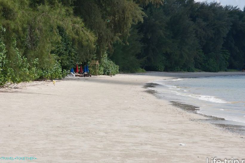 Pan Beach v Krabiju je dolg in popolnoma divji