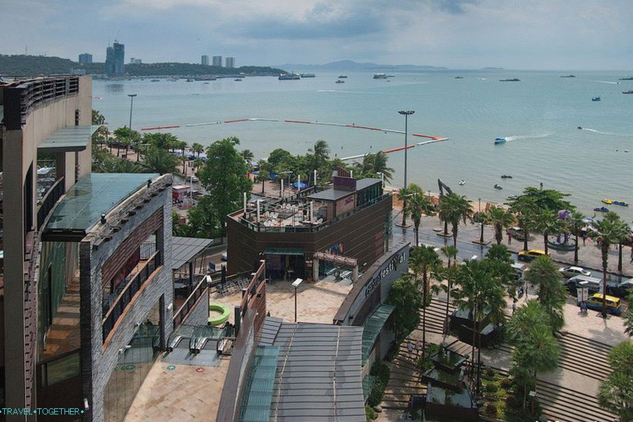 Pogled na plažo Pattaya iz Centralnega nakupovalnega centra