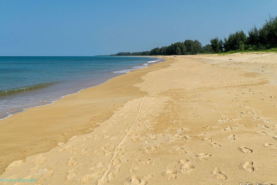 To je ista plaža z letali v Phuketu