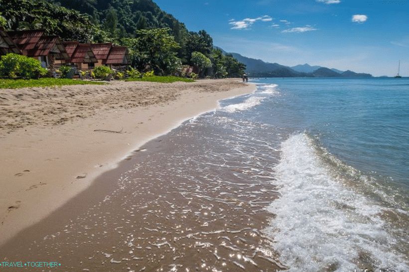 Bela peščena plaža - najboljša v Koh Changu