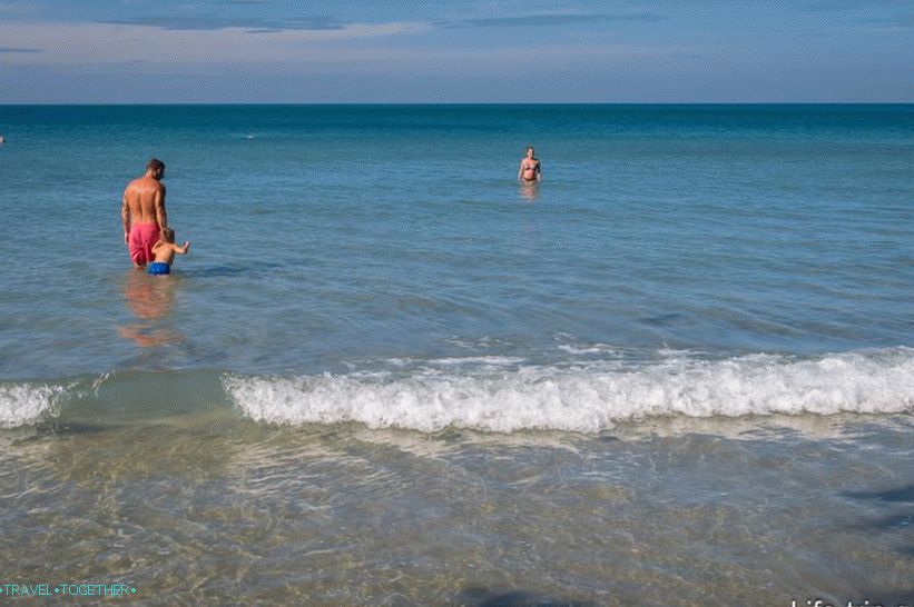 Bela peščena plaža - najboljša v Koh Changu