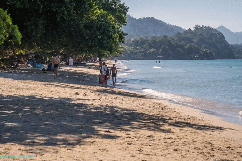 Bela peščena plaža - najboljša v Koh Changu