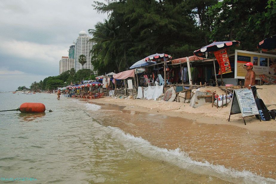 Nakupovalna arkada na plaži Wongamat