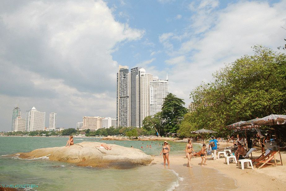 Na rtu v južnem delu plaže