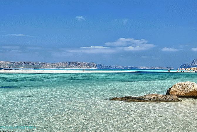 Počitnice na plaži v Grčiji - dotik morja