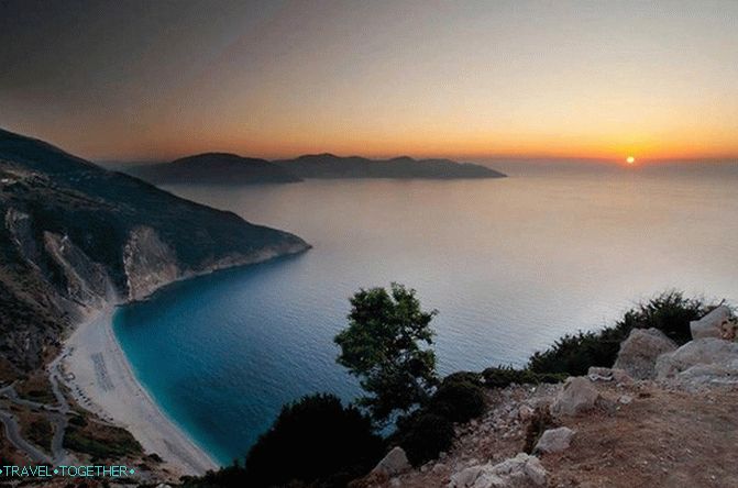Počitnice na plaži v Grčiji - dotik morja