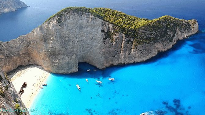 Počitnice na plaži v Grčiji - dotik morja