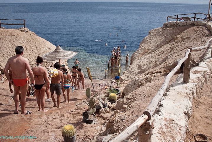 Počivaj v Šarm el Šejku. Spust proti morju.