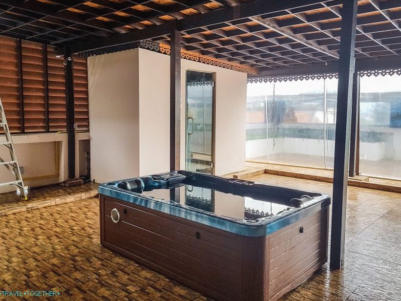 Jacuzzi in savna ne vedo, ali nekdo uporablja ali ne