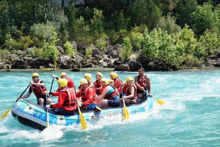 Vreme v Alanyi v juliju - Rafting na reki