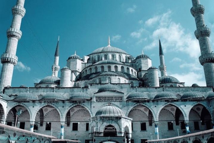 Vreme v Istanbulu v juniju - Modra mošeja