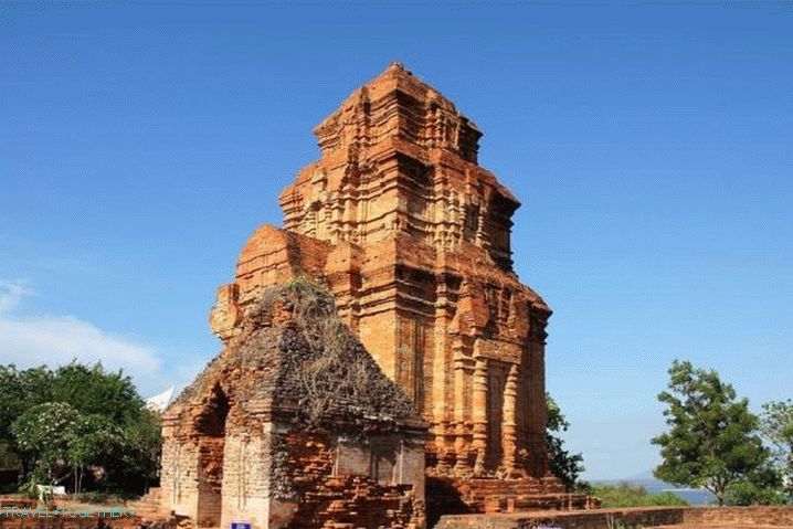 Nha Trang, Cham Towers