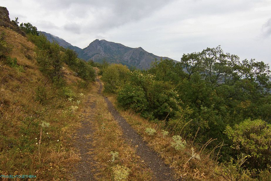 To je oblačnost, vendar je toplo in barve okrog nasičene