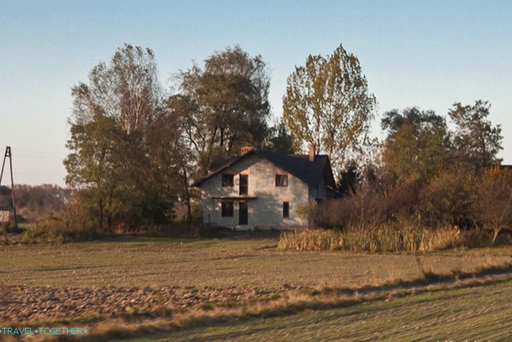 V predmestjih Poljske je večina hiš dobro vzdrževana in urejena.