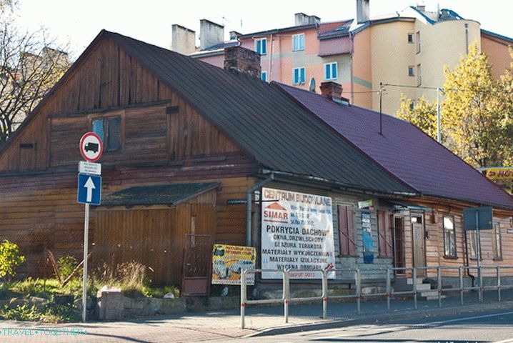 Pogosto na Poljskem obstajajo tudi stare pohabljene hiše