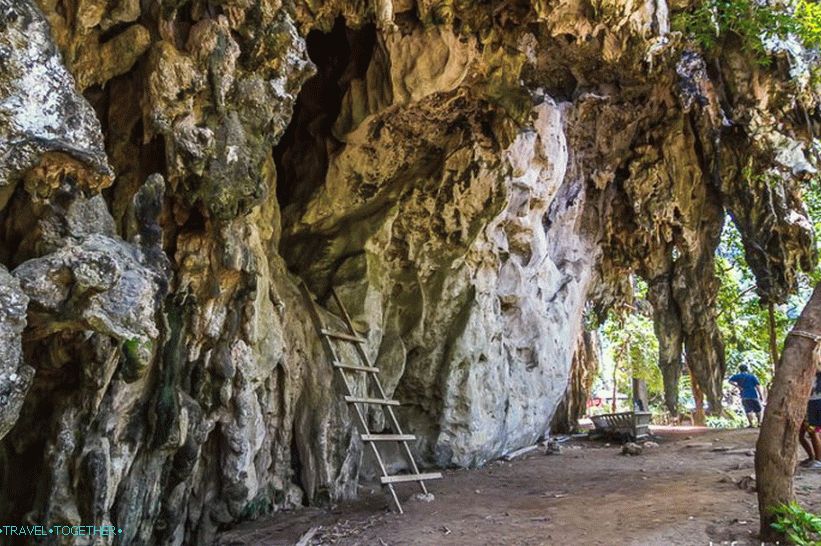 Obstajajo še druge manjše na poti do jame Phranang Nai Cave