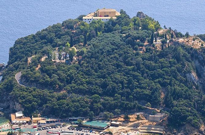 Poros. Znamenitosti in plaže mirnega otoka