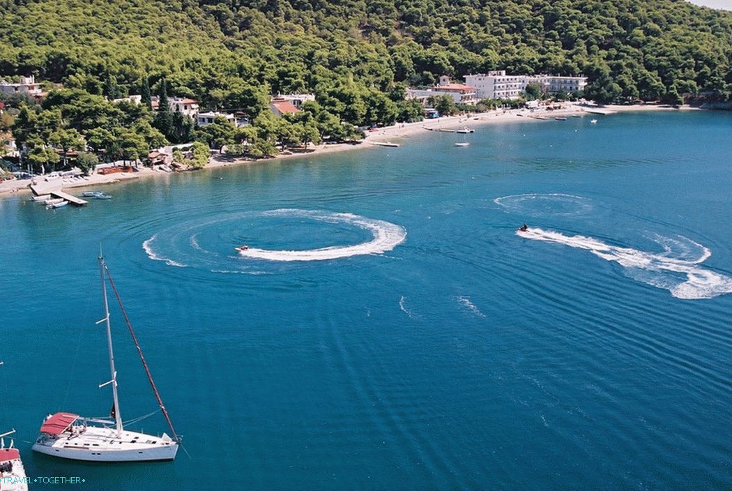 Poros. Znamenitosti in plaže mirnega otoka