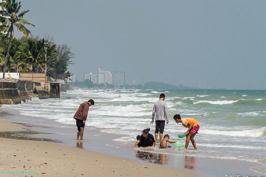 Plaža v bližini huahinsky imigreeyshen