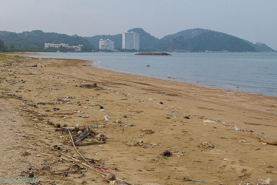 Peščena plaža Pran Kiri je malo umazana