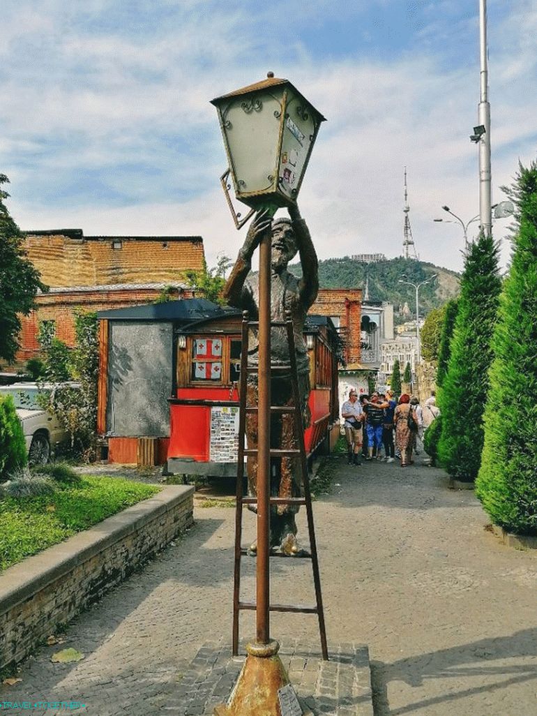 Spomenik svetilki